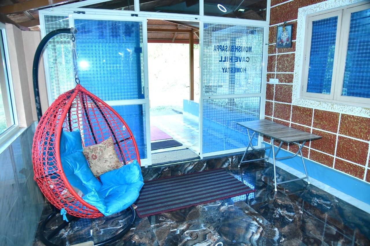 Lounge with swing chair